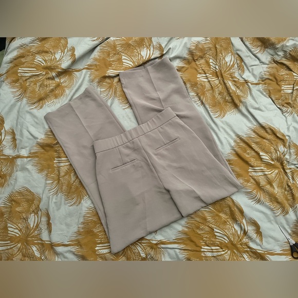 nwot Wilfred Limitless pant Turner taupe? 4 “short” 30.5L - Picture 3 of 3